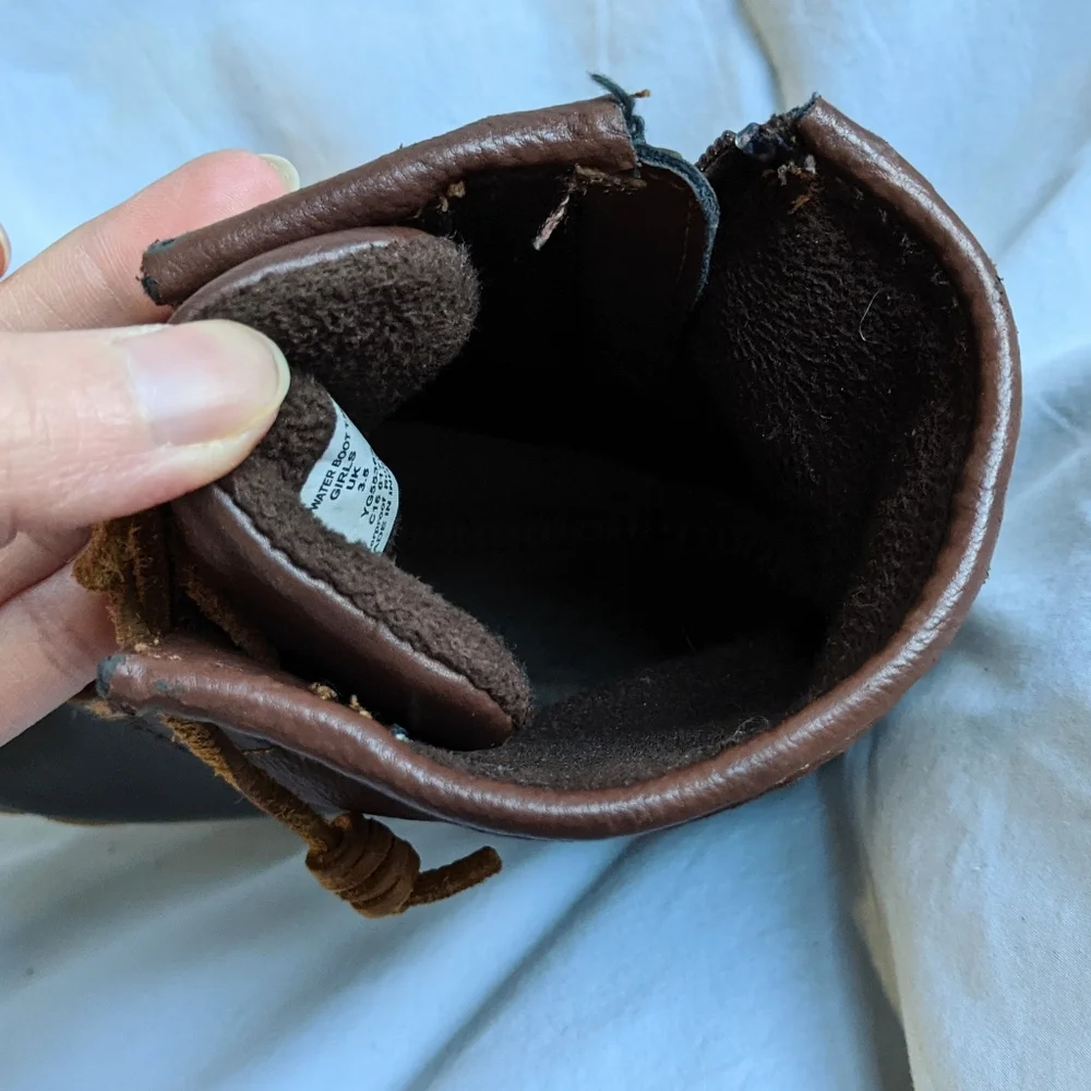 Sperry girl saltwater boots size 4